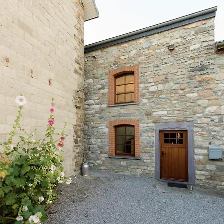 Spacious Holiday In With Garden *